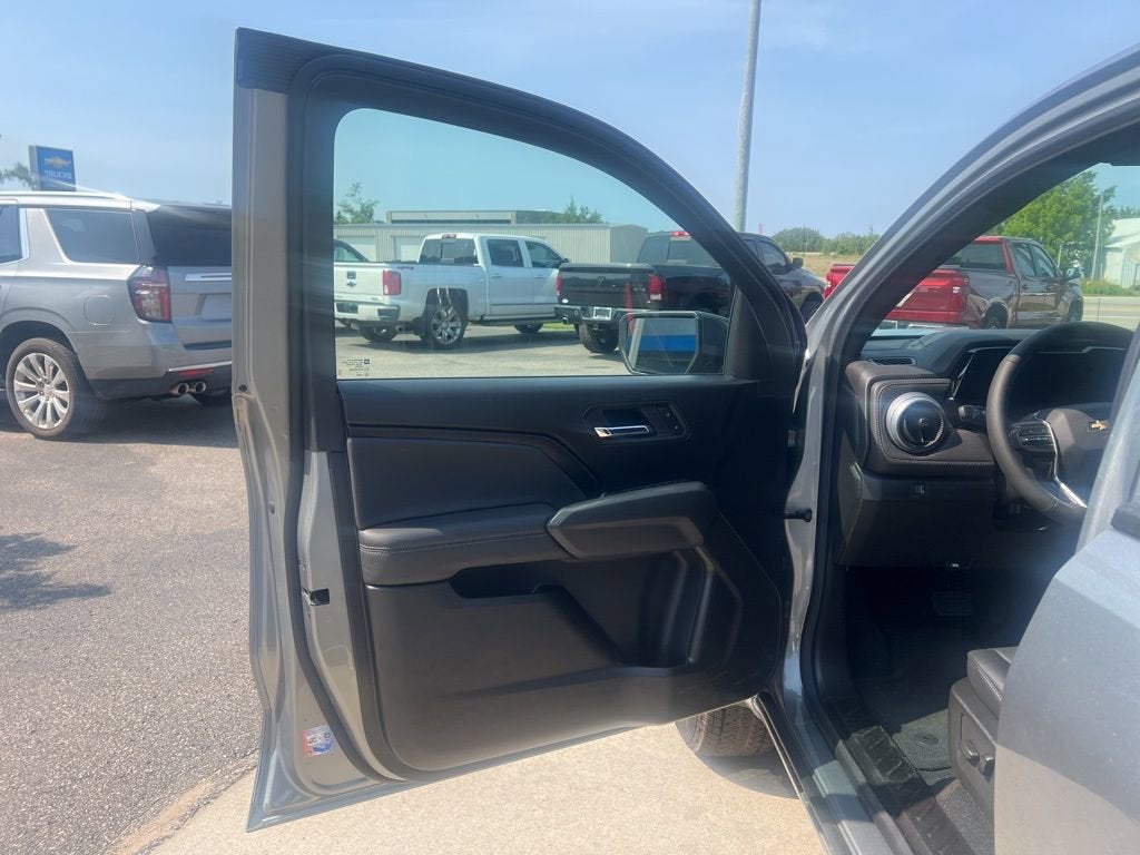 2025 Chevrolet Colorado WT/LT