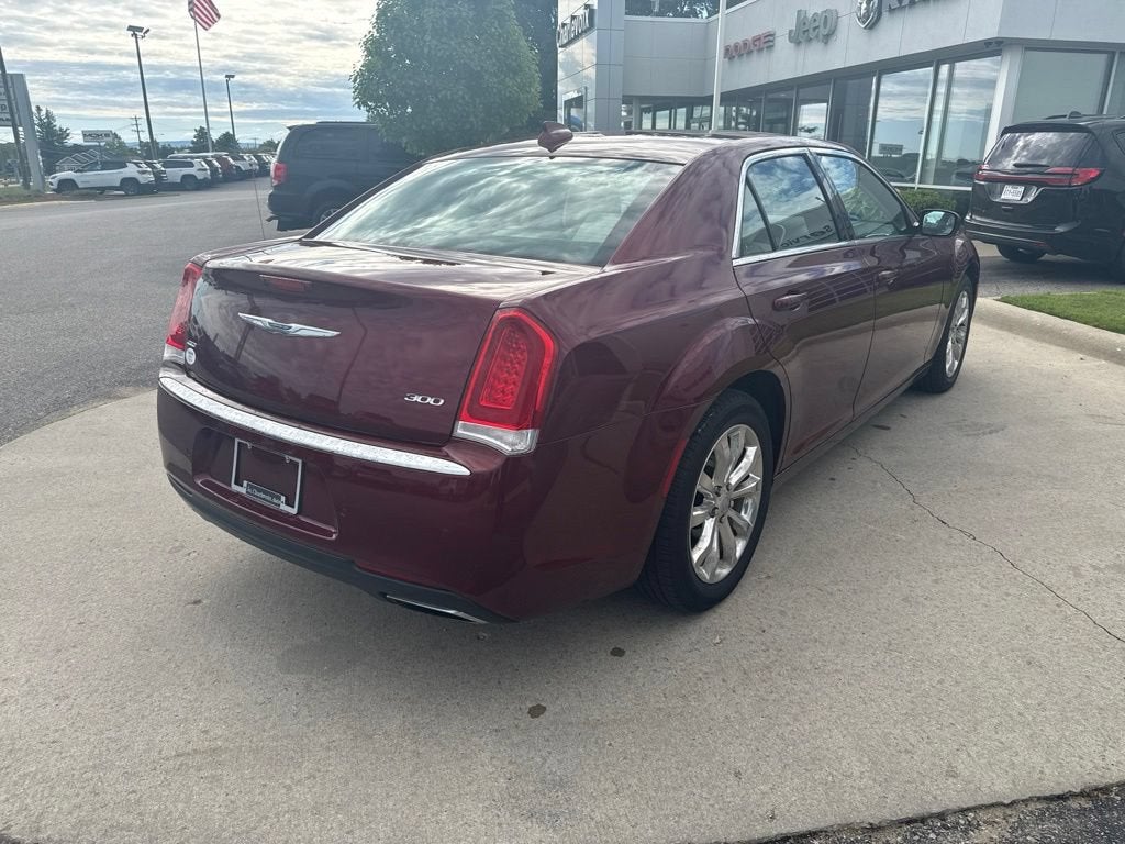 2017 Chrysler 300 Limited