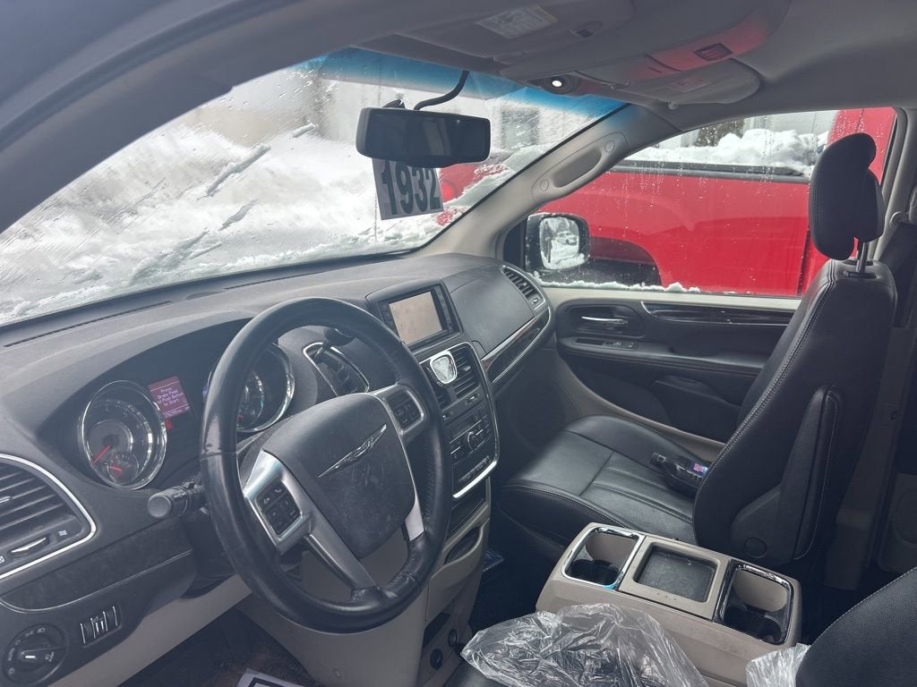 2013 Chrysler Town & Country Touring-L