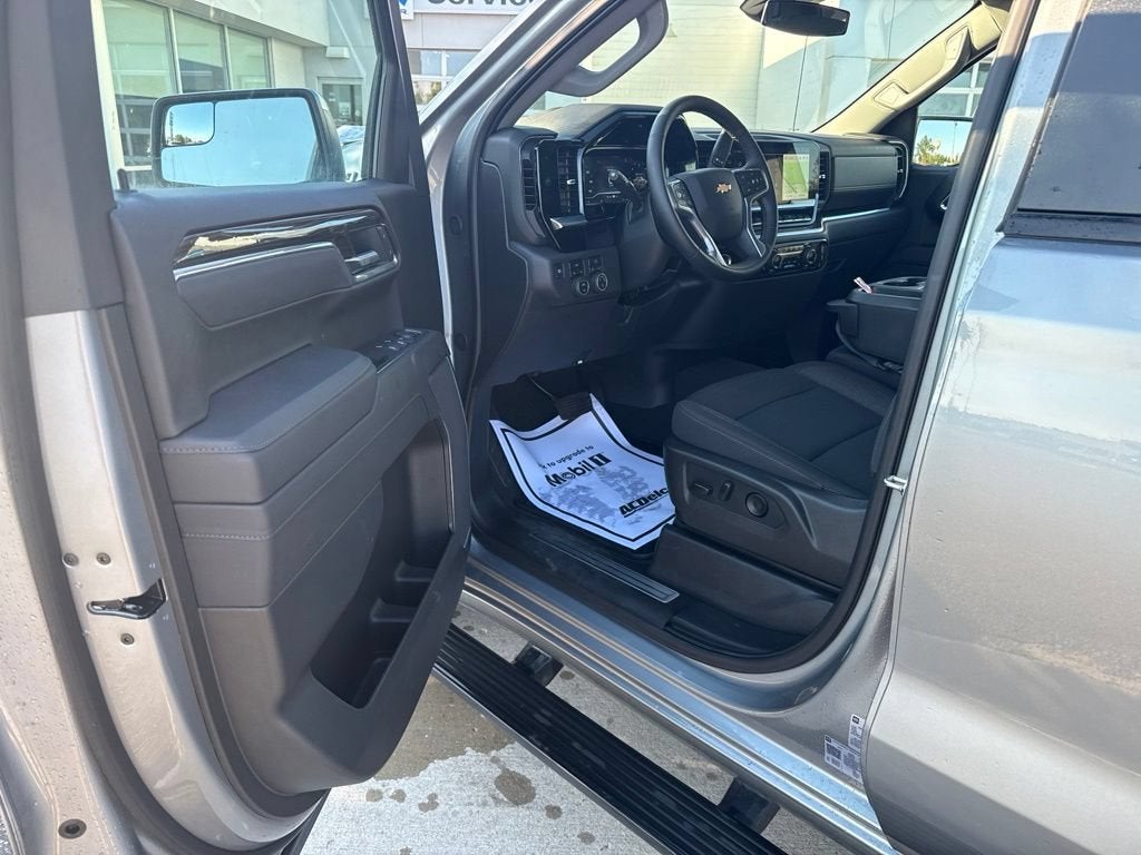 2025 Chevrolet Silverado 1500 LT (2FL)